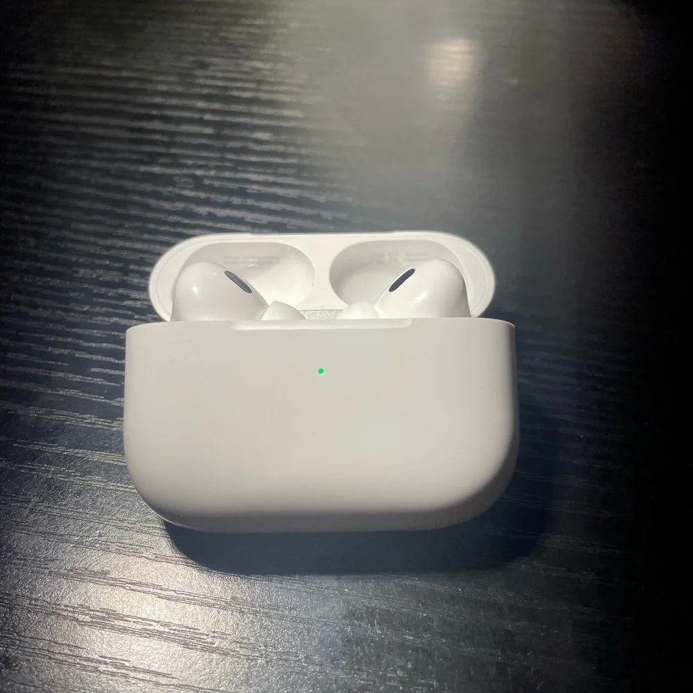 Apple White Wireless Earbuds